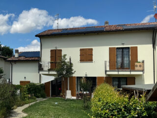 Dettagli della parete frontale di un'abitazione privata